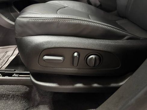 Used 2021 Buick Enclave Essence w/ Sound and Sites Package AWD/4WD image 20