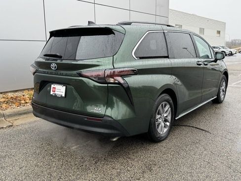 Certified 2023 Toyota Sienna XLE image 40