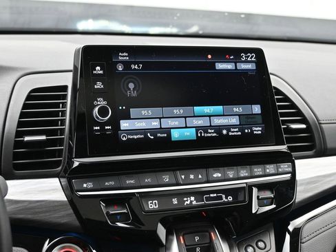 Used 2025 Honda Odyssey Elite image 12