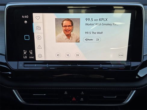 New 2026 Volkswagen Atlas Cross Sport SE image 12