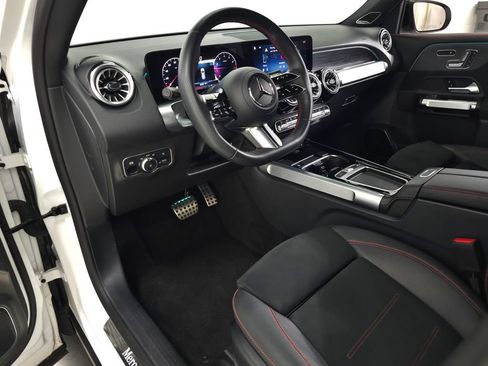 Used 2024 Mercedes-Benz GLB 250 4MATIC image 18