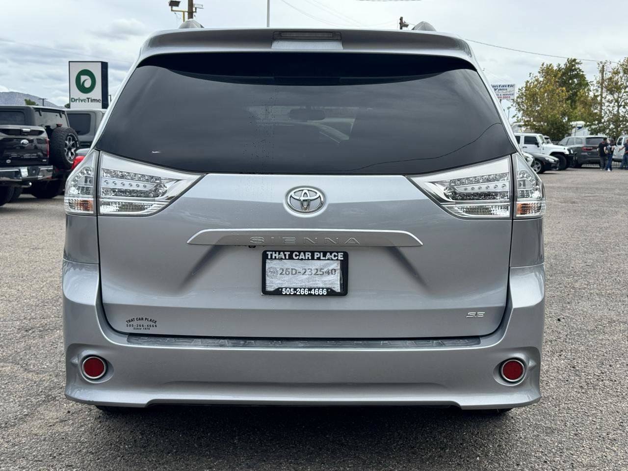 Used 2014 Toyota Sienna SE FWD image 6