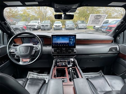 Used 2023 Lincoln Navigator Reserve image 10