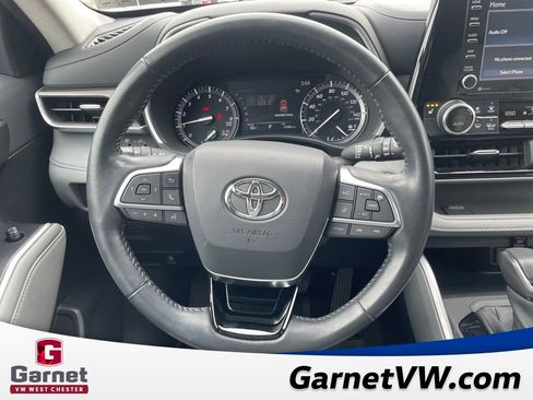 Used 2020 Toyota Highlander XLE image 15