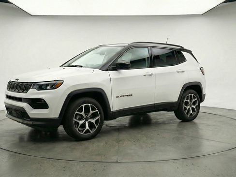 Used 2025 Jeep Compass Limited image 3