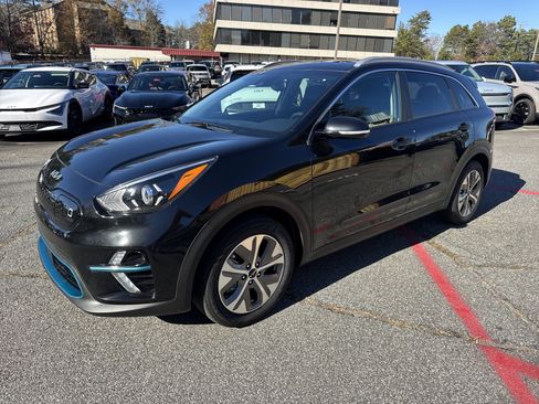 Used 2022 Kia Niro EX Premium w/ Cold Weather Package image 3