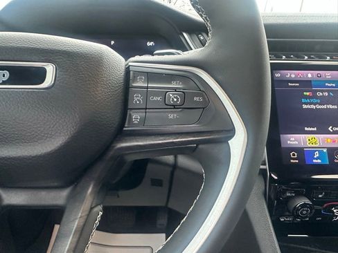 Used 2023 Jeep Grand Cherokee Limited w/ Black Appearance Package image 25