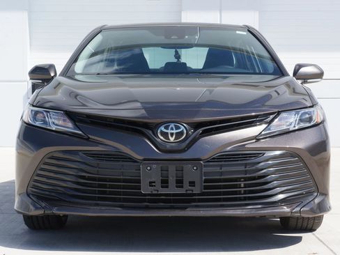 Used 2019 Toyota Camry LE w/ Convenience Package image 3