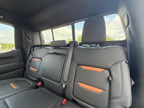 Used 2022 GMC Sierra 1500 AT4 w/ AT4 Premium Package AWD/4WD image 23