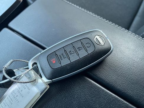 Used 2025 Nissan Rogue SV image 22