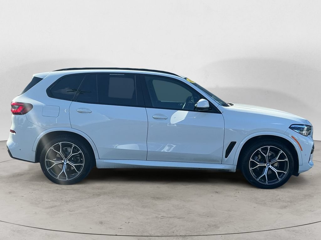 Used 2022 BMW X5 xDrive40i w/ M Sport Package AWD/4WD image 4