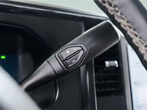 Used 2025 Ford F250 Lariat w/ Black Appearance Package image 24