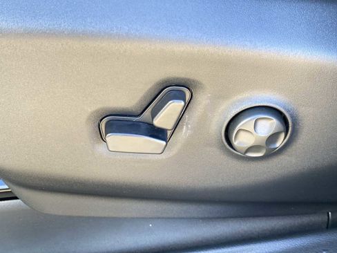 New 2026 Chrysler Pacifica Limited image 21