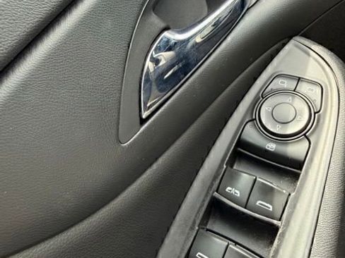 Used 2018 Chevrolet Volt LT w/ Comfort Package FWD image 8