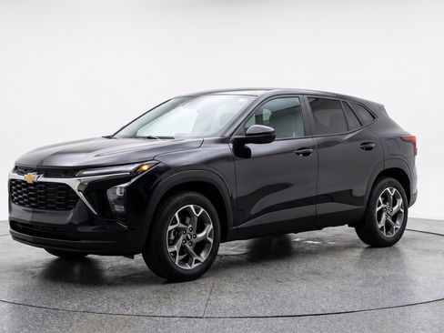 Used 2025 Chevrolet Trax LT FWD image 3
