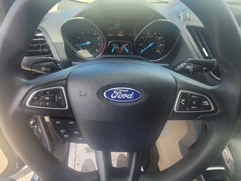 Used 2018 Ford Escape SE w/ SE Sync 3 Package AWD/4WD image 19