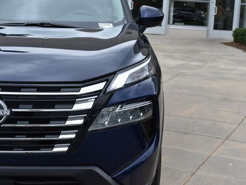 Used 2025 Nissan Rogue SV image 5