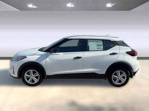 New 2025 Nissan Kicks Play S image 2