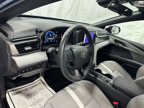 Used 2025 Toyota Camry SE image 15