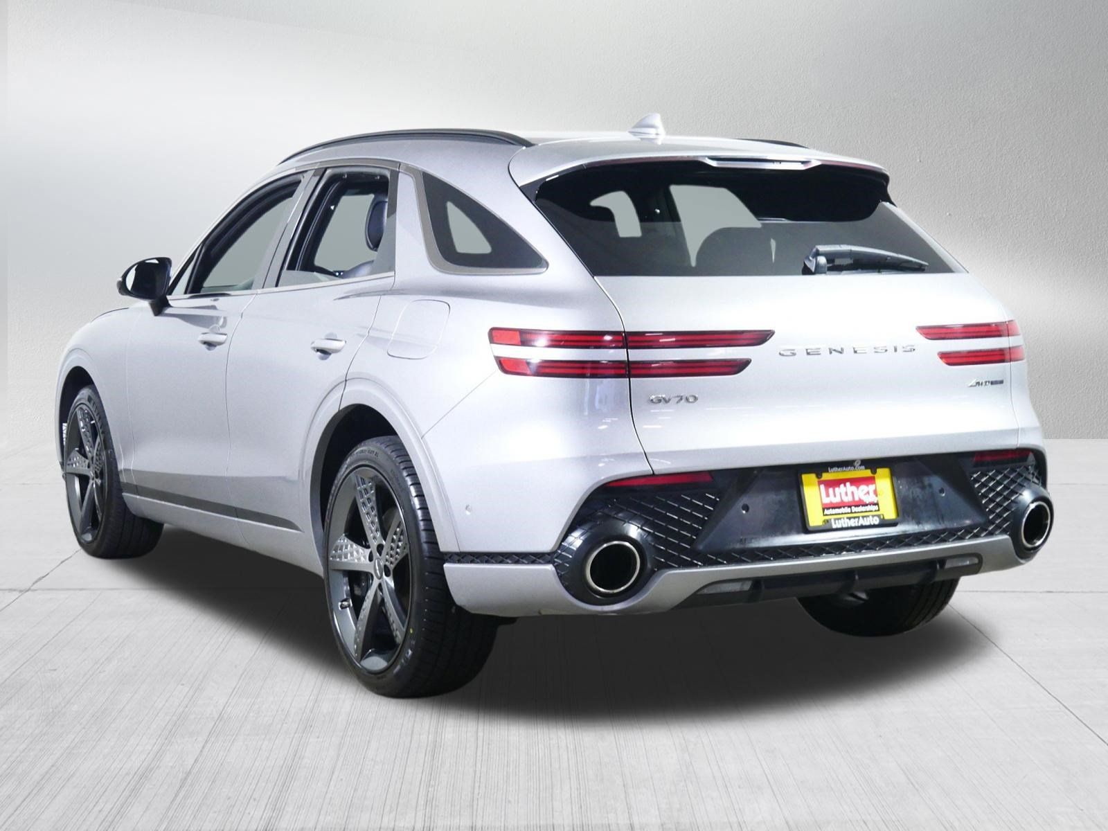 Used 2023 Genesis GV70 3.5T Sport w/ Sport Prestige Package AWD/4WD image 5