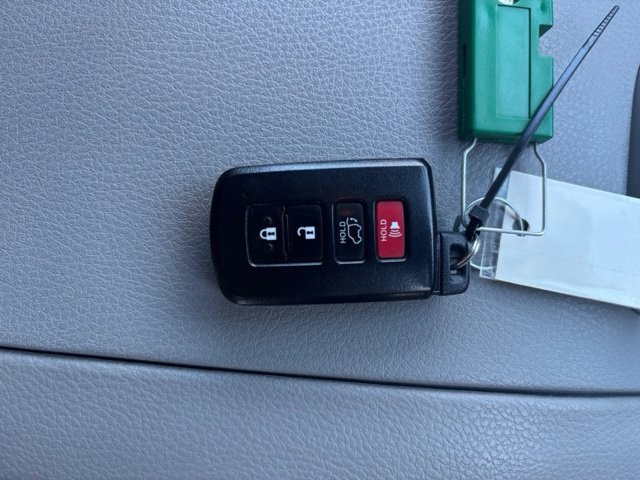 Used 2019 Toyota Highlander XLE AWD/4WD image 34