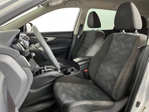 Used 2015 Nissan Rogue SV image 4