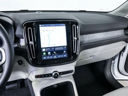 New 2026 Volvo XC40 B5 Plus w/ Protection Package Premier AWD/4WD image 12