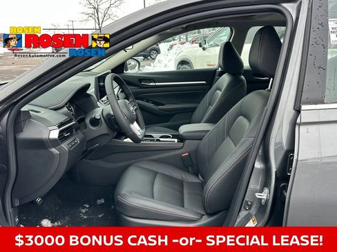 New 2025 Nissan Altima 2.5 SR w/ SR Premium Package image 9