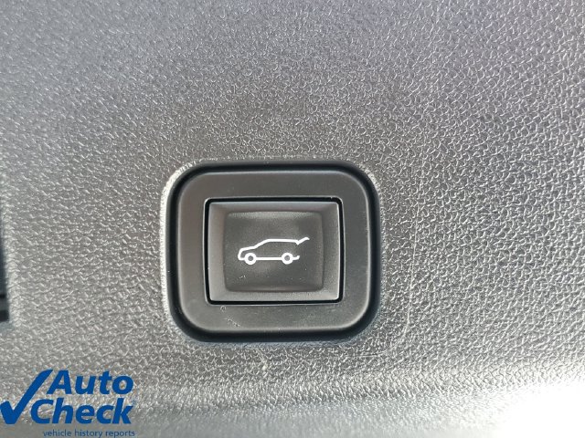 Used 2025 Chevrolet Traverse LT FWD image 11