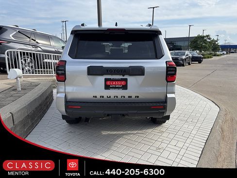 New 2026 Toyota 4Runner SR5 AWD/4WD image 5