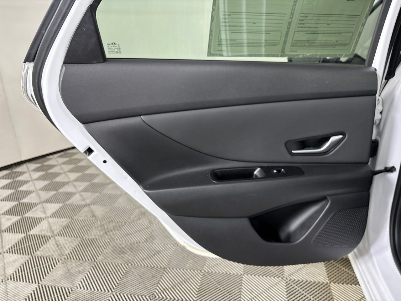 Used 2025 Hyundai Elantra SEL FWD image 23