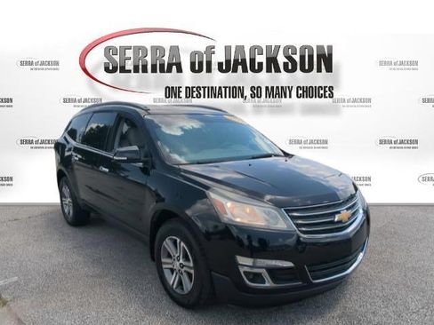 Used 2017 Chevrolet Traverse LT FWD image 2