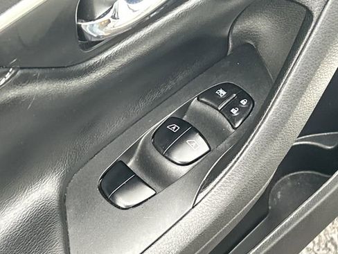 Used 2017 Nissan Altima 2.5 SL w/ 2.5 Technology Package FWD image 12