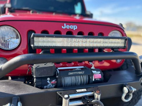 Used 2014 Jeep Wrangler Unlimited Sahara image 7