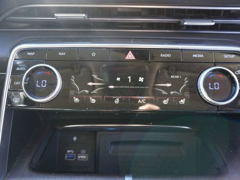 Used 2023 Genesis GV80 2.5T w/ Prestige 20" Package image 13