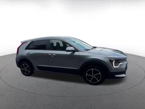 Used 2026 Kia Niro LX FWD image 2