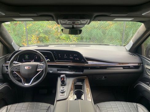 Used 2024 Cadillac Escalade Sport Platinum w/ LPO, ONYX Package image 21