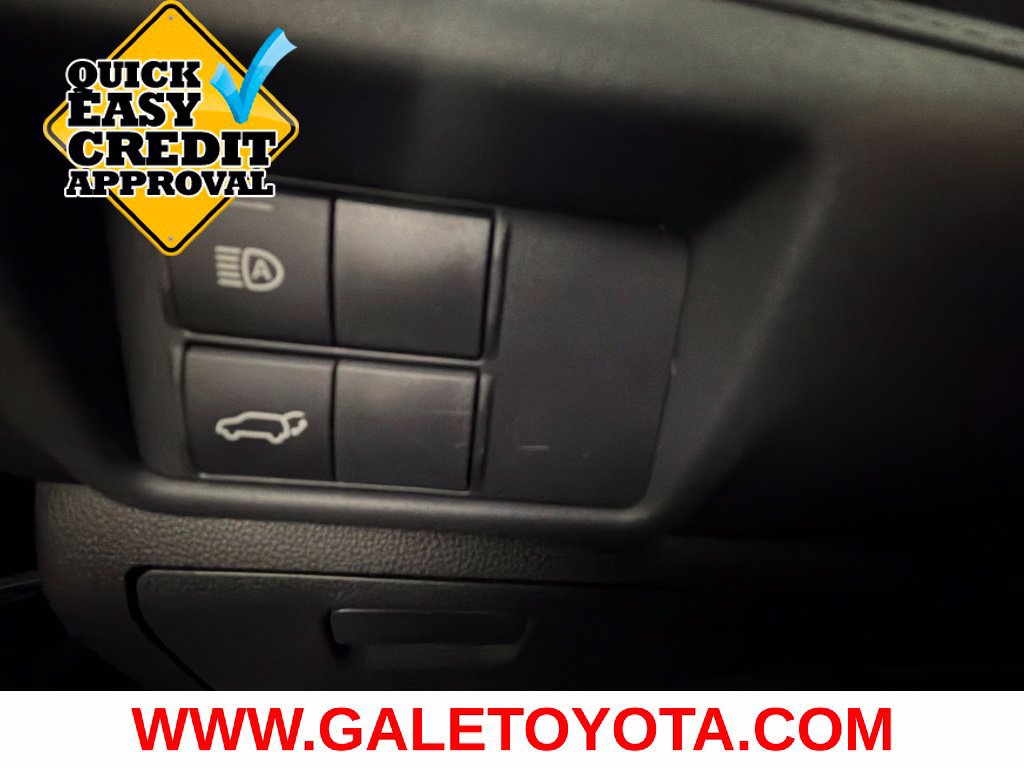 Used 2021 Toyota Highlander XLE AWD/4WD image 20