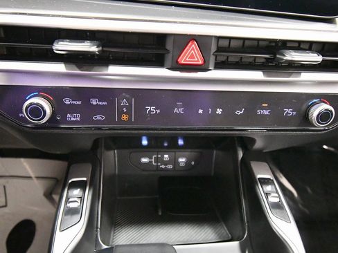 Certified 2025 Kia Sorento S image 25