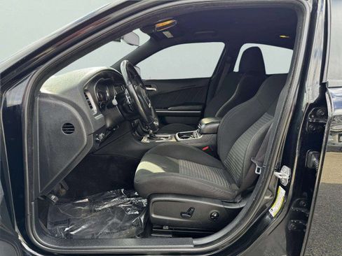 Used 2019 Dodge Charger Scat Pack w/ Navigation & Travel Group image 15