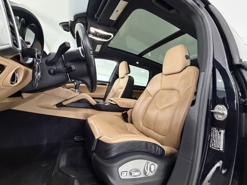 Used 2014 Porsche Cayenne Platinum Edition image 7