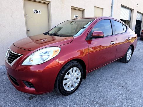 Used 2013 Nissan Versa SV image 16