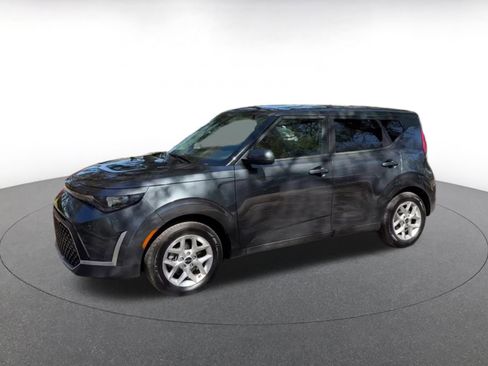 Used 2025 Kia Soul LX w/ LX Technology Package image 8