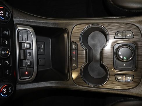 Used 2023 GMC Acadia SLT w/ Preferred Package FWD image 14