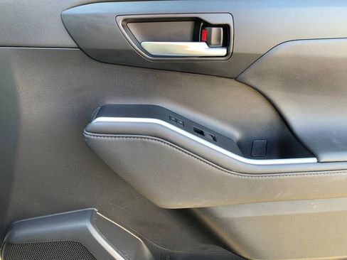 Used 2024 Toyota Highlander XLE image 22