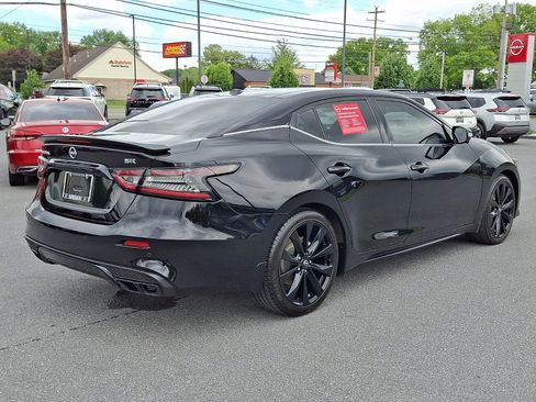 Used 2023 Nissan Maxima SR w/ Sport Mat Group FWD image 10