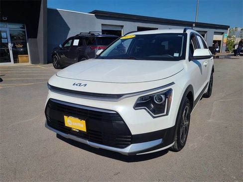 Used 2023 Kia Niro EX image 1