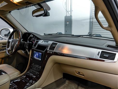 Used 2012 Cadillac Escalade Premium AWD/4WD image 17