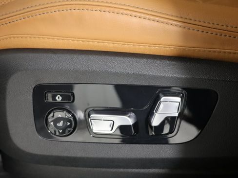 Used 2023 BMW X7 xDrive40i w/ Executive Package image 27