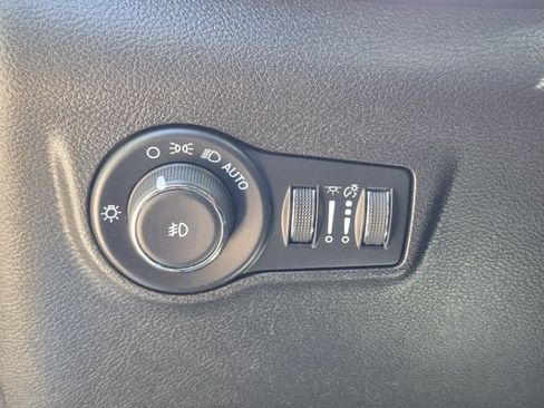 Used 2025 Jeep Compass Limited AWD/4WD image 9